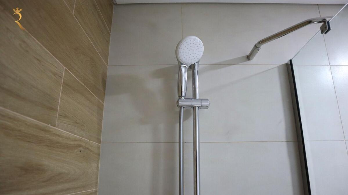 Trendy 2br Masdar Pool And Quick 10 Min To Airport Apartment Abu Dhabi