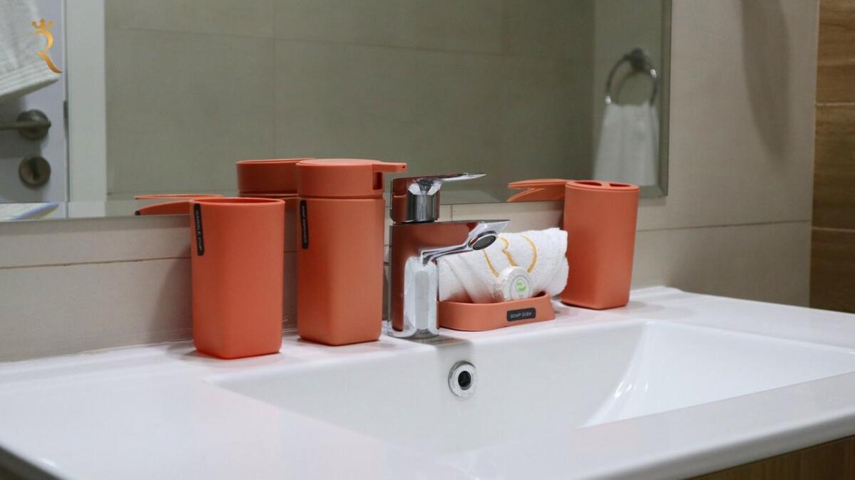 Trendy 2br Masdar Pool And Quick 10 Min To Airport Apartment Abu Dhabi