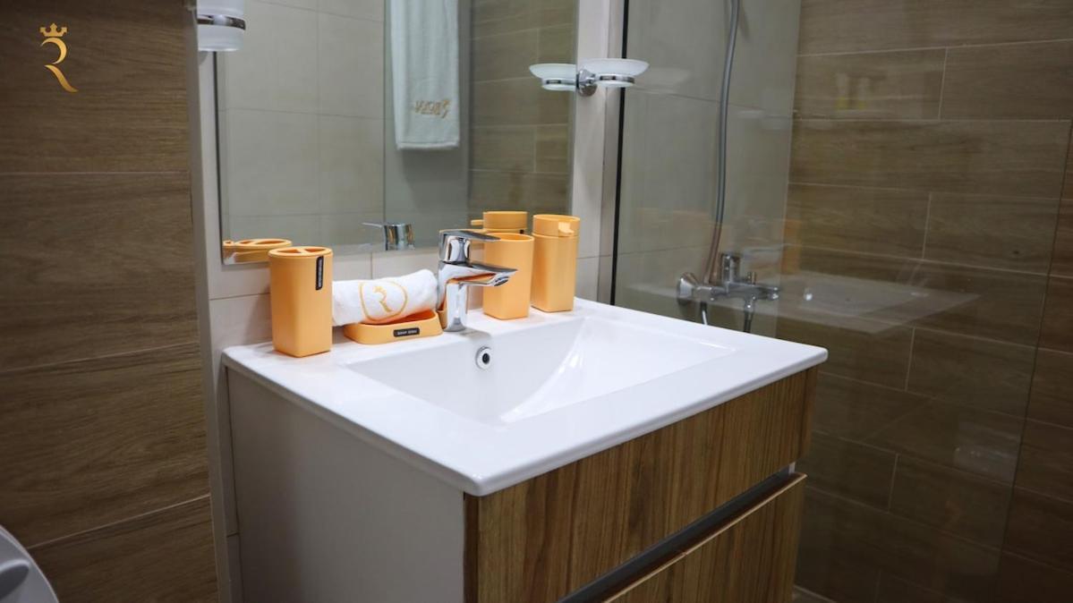 Apartment Trendy 2br Masdar Pool And Quick 10 Min To Airport