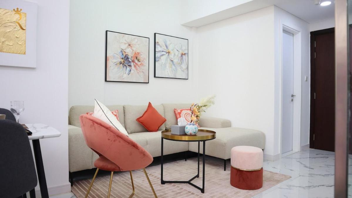 Trendy 2br Masdar Pool And Quick 10 Min To Airport