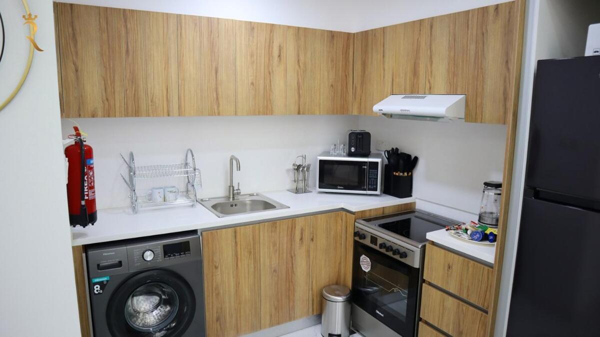 Apartment Trendy 2br Masdar Pool And Quick 10 Min To Airport